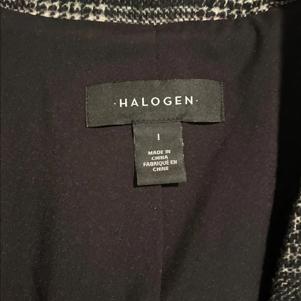 Halogen button closure